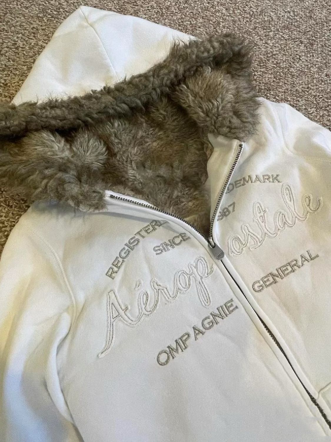 Lovy white fur vest