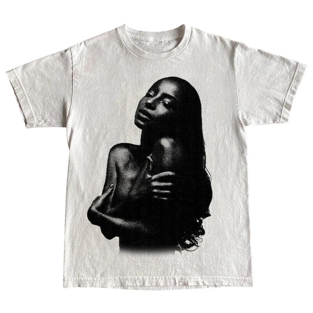 Wit vintage T-shirt met zwart-wit halftone portretprint