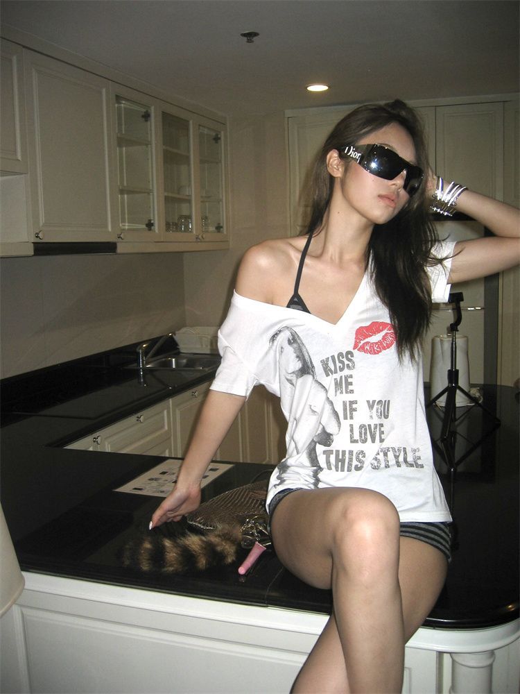 One-Shoulder Baby Tee