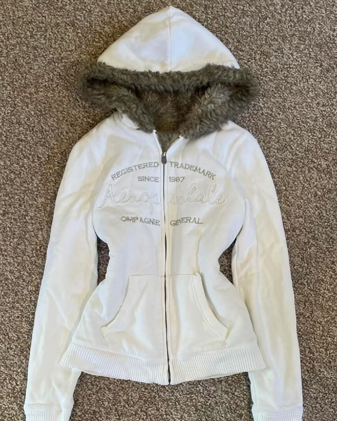 Lovy white fur vest