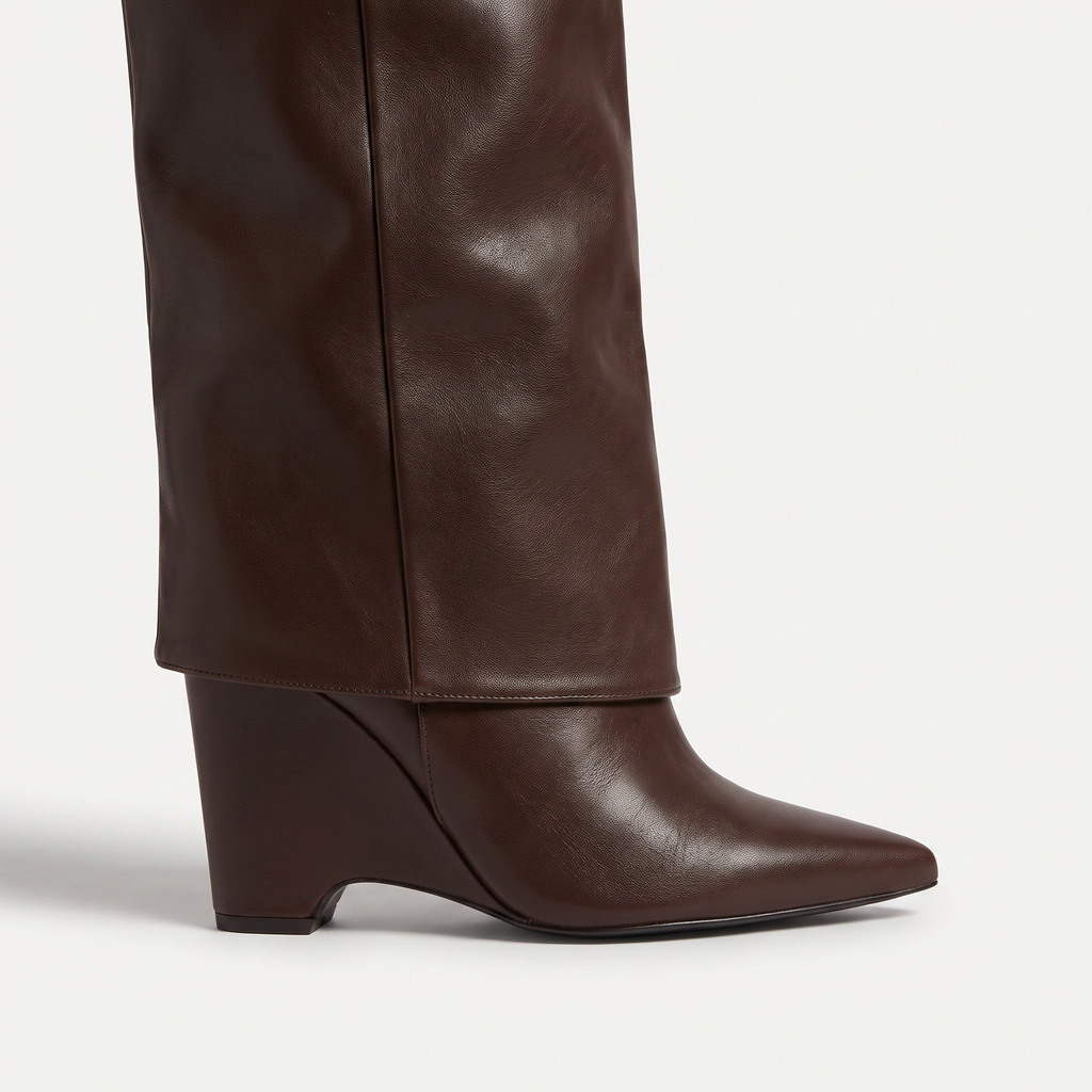 Lovy Boots classic - wedge heel and pointed toe detail in brown leather