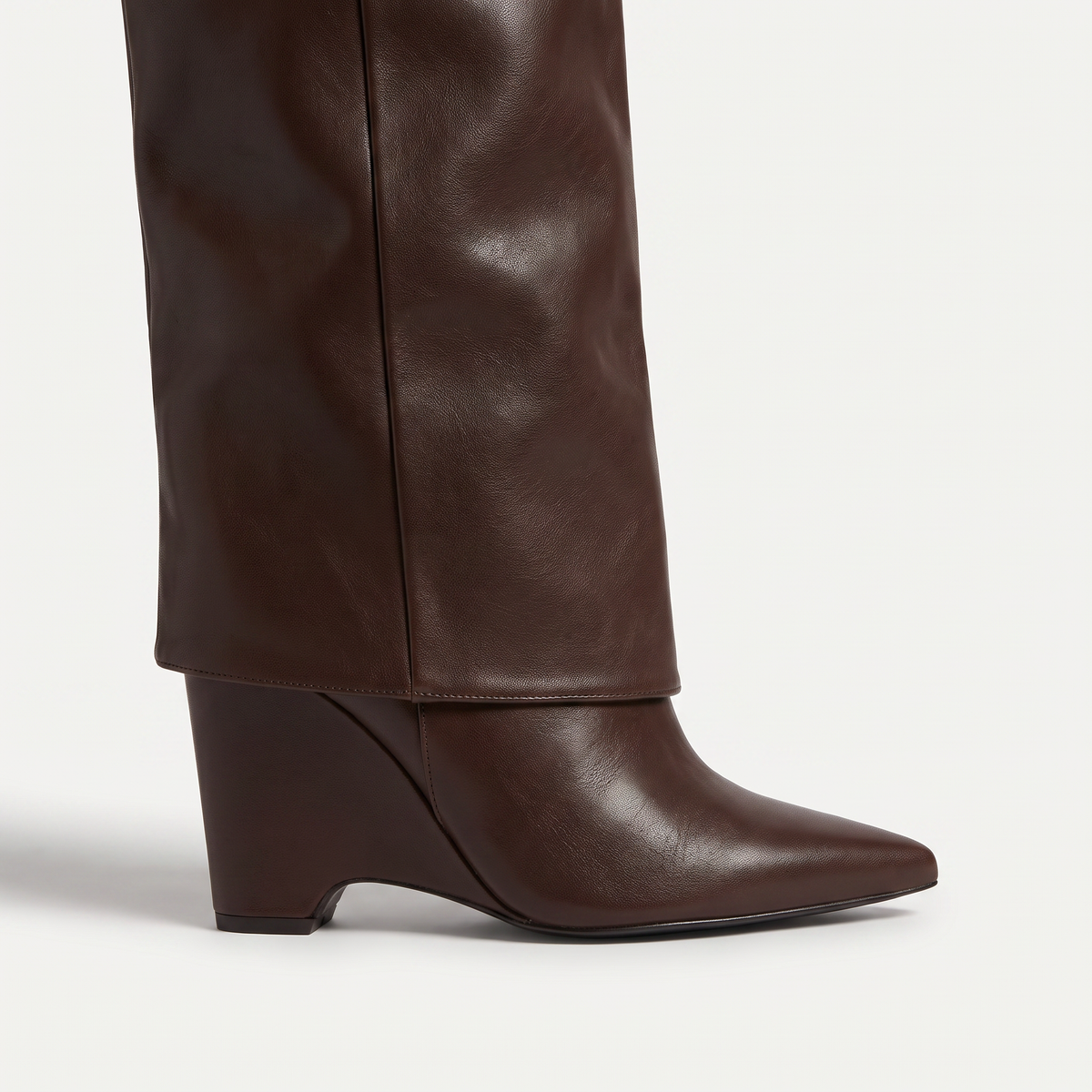Lovy Boots classic - wedge heel and pointed toe detail in brown leather